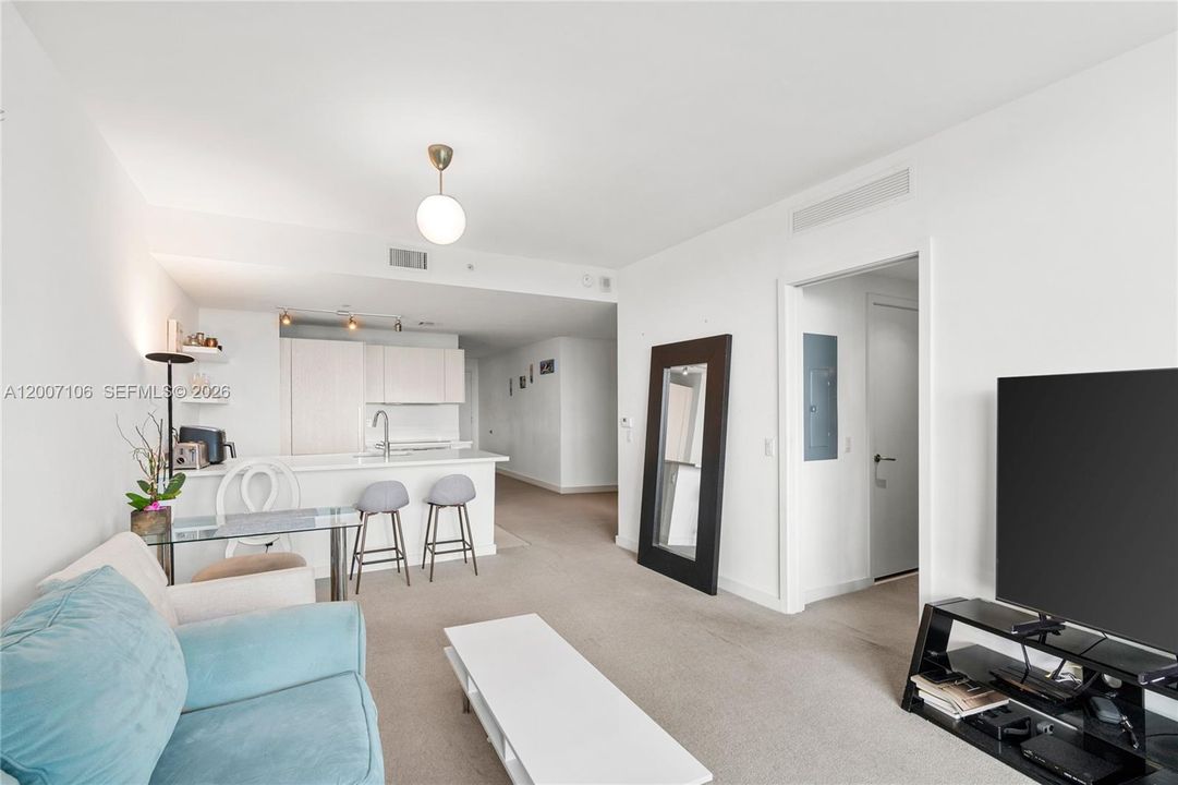 En Venta: $599,000 (2 camas, 2 baños, 1141 Pies cuadrados)