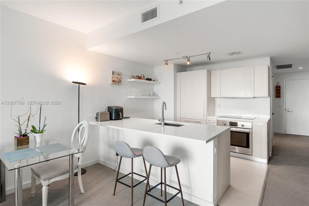 En Venta: $599,000 (2 camas, 2 baños, 1141 Pies cuadrados)