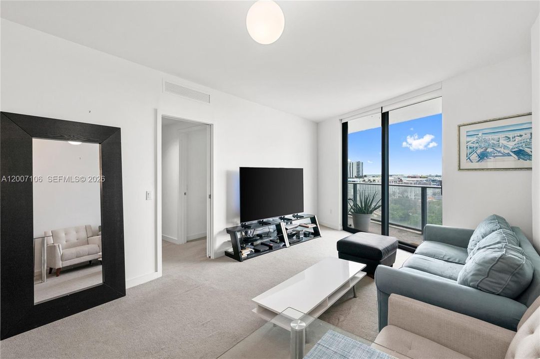 En Venta: $599,000 (2 camas, 2 baños, 1141 Pies cuadrados)