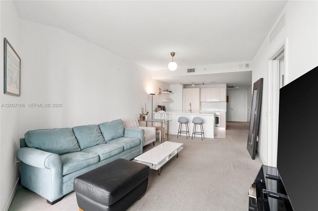 En Venta: $599,000 (2 camas, 2 baños, 1141 Pies cuadrados)