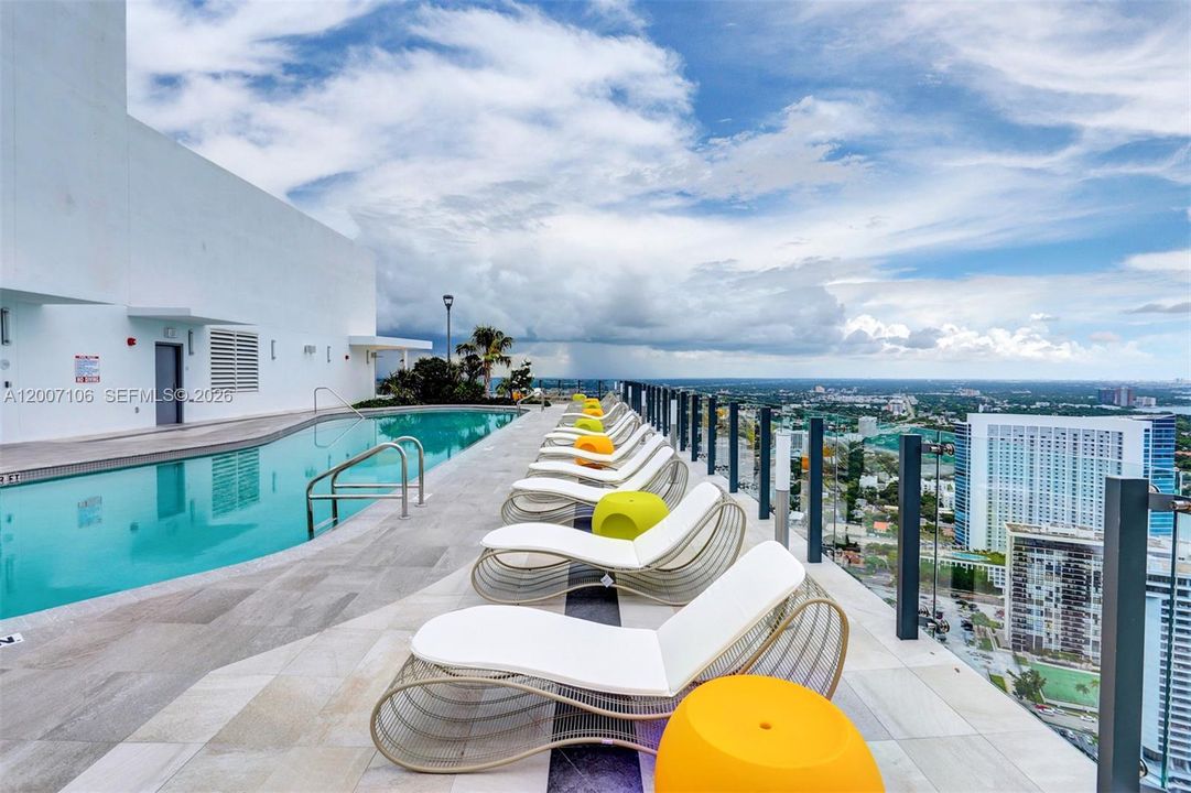 En Venta: $599,000 (2 camas, 2 baños, 1141 Pies cuadrados)