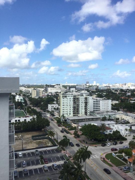For Sale: $375,000 (1 beds, 1 baths, 837 Square Feet)