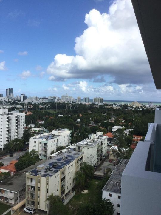 For Sale: $375,000 (1 beds, 1 baths, 837 Square Feet)