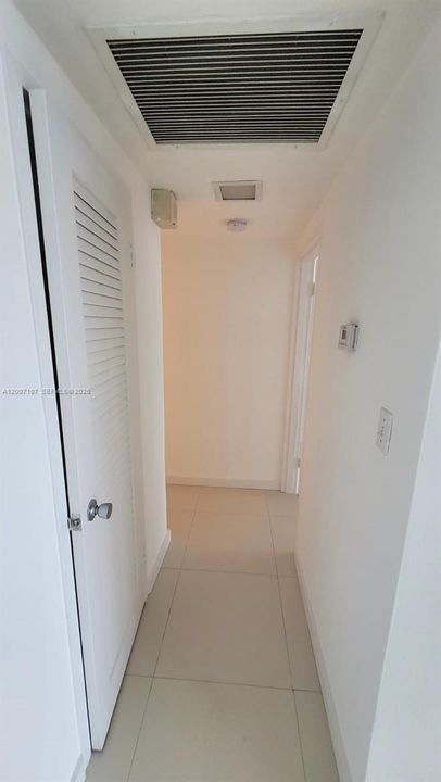 For Sale: $375,000 (1 beds, 1 baths, 837 Square Feet)
