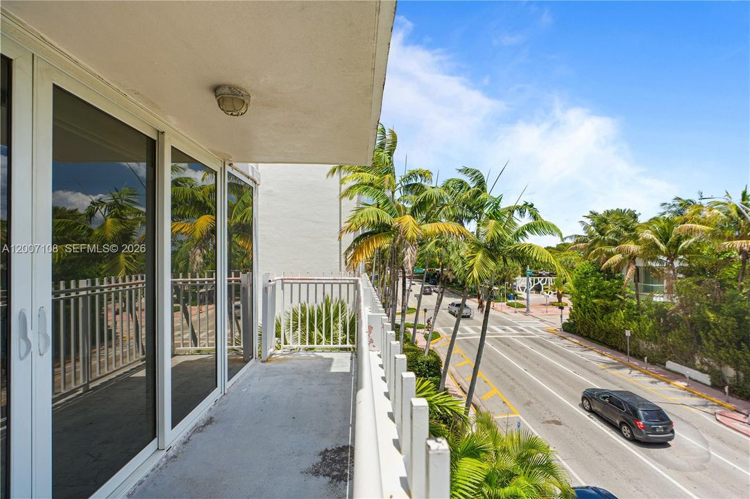 Recently Sold: $569,000 (2 beds, 2 baths, 1360 Square Feet)