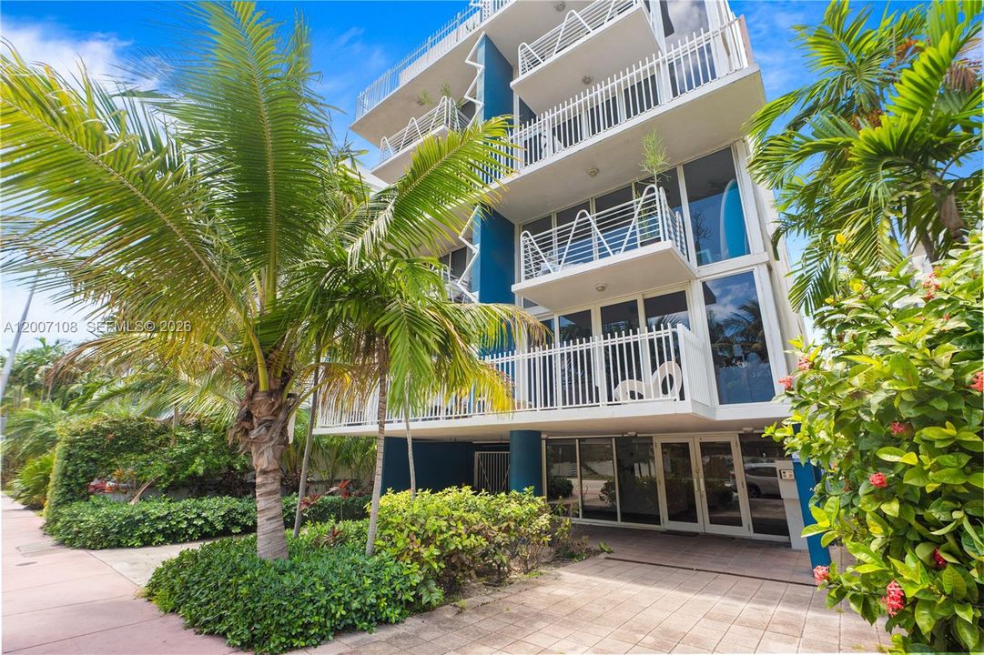 Recently Sold: $569,000 (2 beds, 2 baths, 1360 Square Feet)