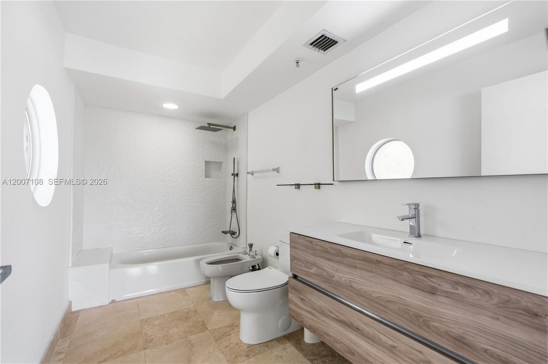 Recently Sold: $569,000 (2 beds, 2 baths, 1360 Square Feet)