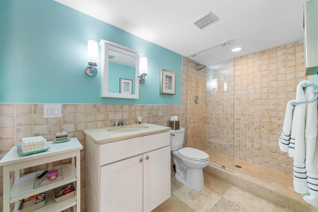 Cottage Full Bathroom