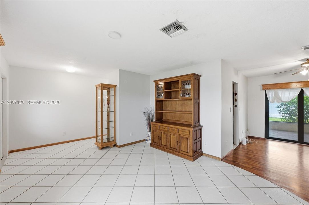 Недавно продано: $499,000 (3 спален, 2 ванн, 1766 Квадратных фут)