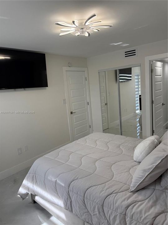 Active With Contract: $335,000 (2 beds, 2 baths, 978 Square Feet)