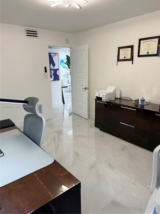 Active With Contract: $335,000 (2 beds, 2 baths, 978 Square Feet)