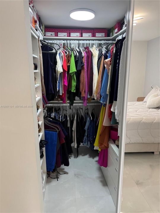 Active With Contract: $335,000 (2 beds, 2 baths, 978 Square Feet)