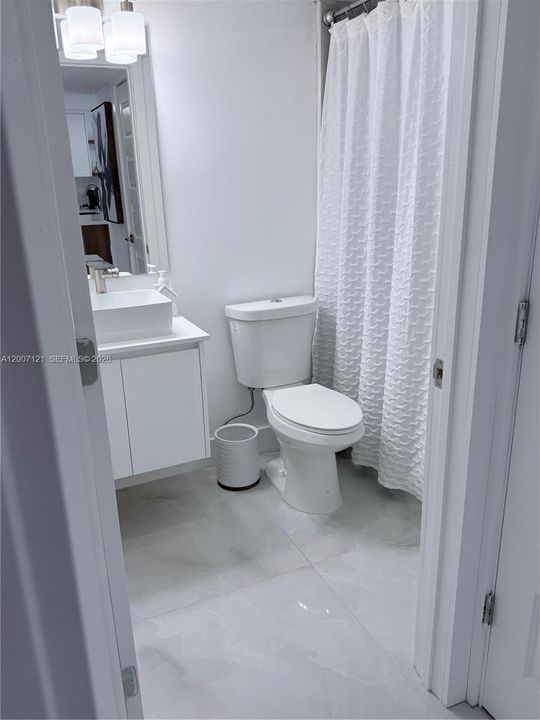 Active With Contract: $335,000 (2 beds, 2 baths, 978 Square Feet)