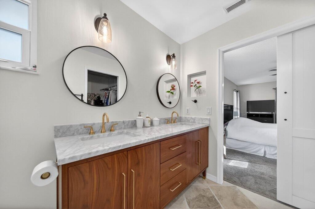 primarybath2.jpg-SMALL