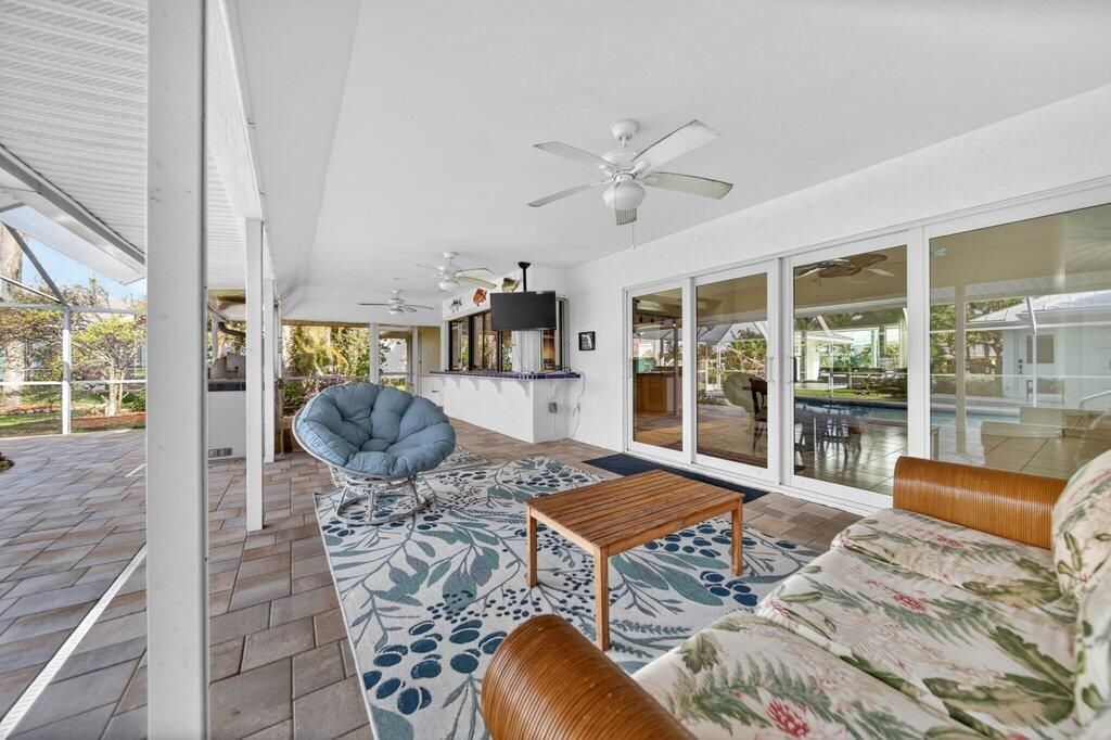 outdoorliving3.jpg-SMALL