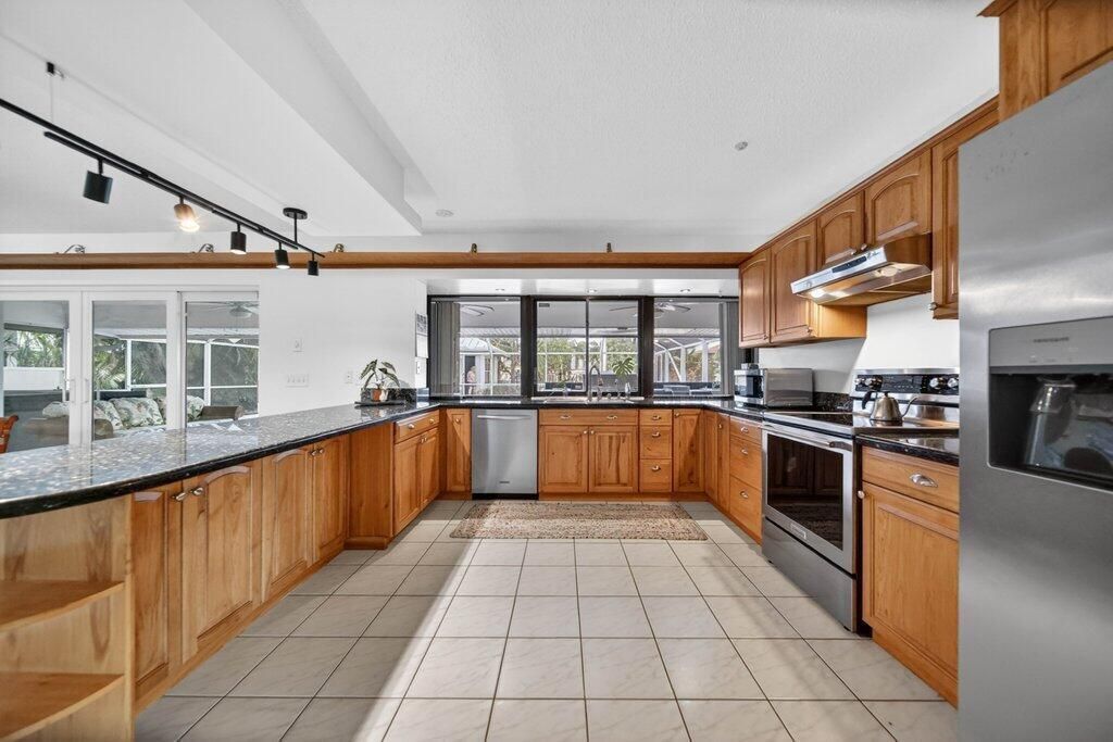 kitchen2.jpg-SMALL