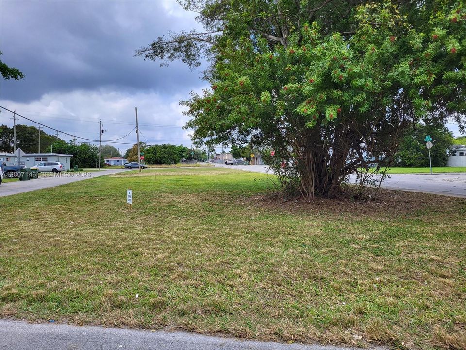 На продажу: $82,500 (0.07 acres)