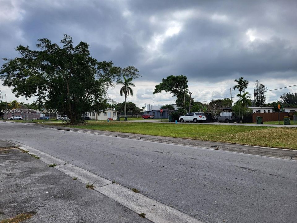 На продажу: $82,500 (0.07 acres)