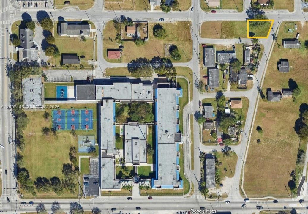 На продажу: $82,500 (0.07 acres)