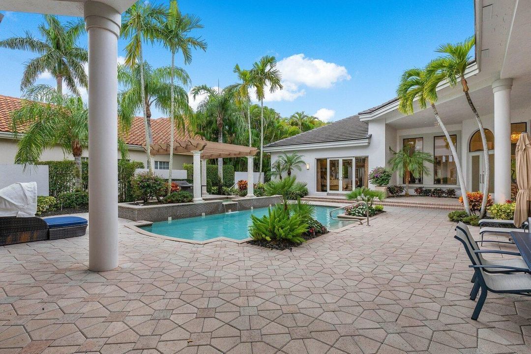 Private Pool / Courtyard