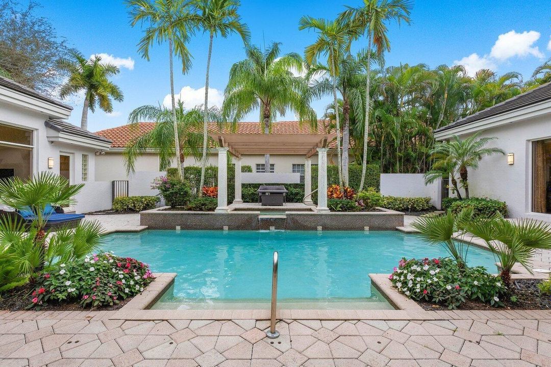Private Pool & Spill-Over Spa