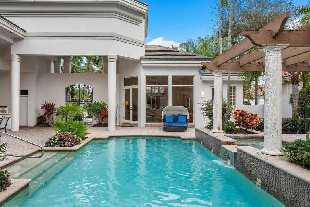 Private Pool / Courtyard