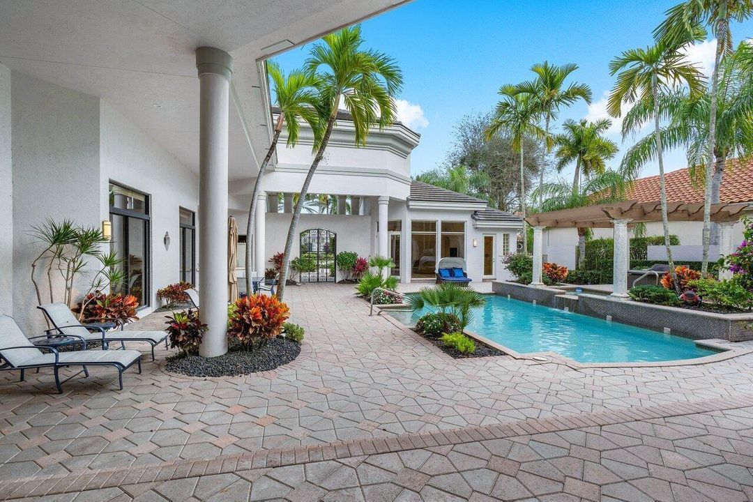 Private Pool / Courtyard