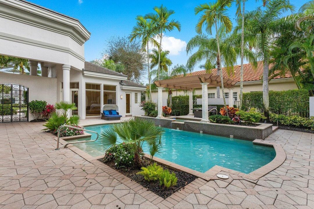 Private Pool / Courtyard