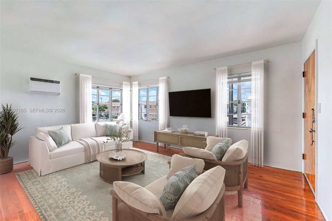 Active With Contract: $195,000 (1 beds, 1 baths, 770 Square Feet)