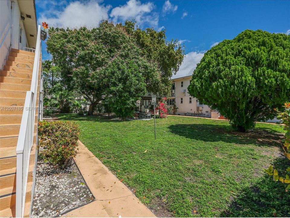 Active With Contract: $195,000 (1 beds, 1 baths, 770 Square Feet)