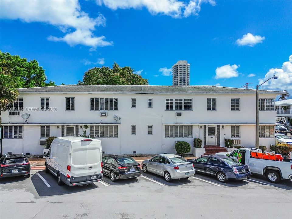 Active With Contract: $195,000 (1 beds, 1 baths, 770 Square Feet)