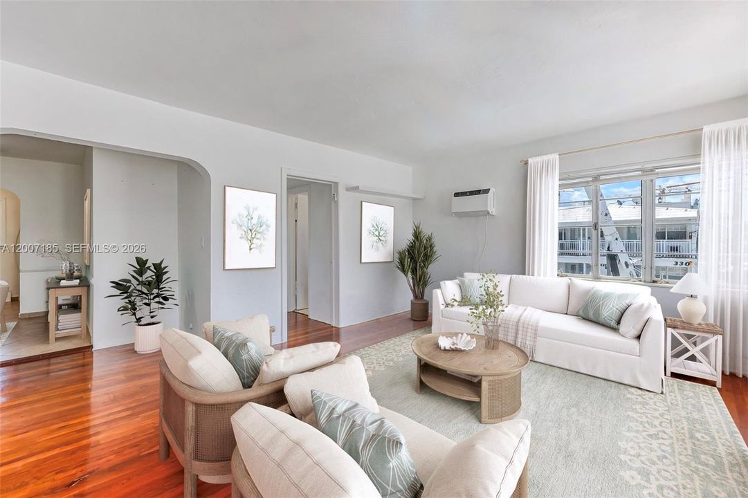 Active With Contract: $195,000 (1 beds, 1 baths, 770 Square Feet)