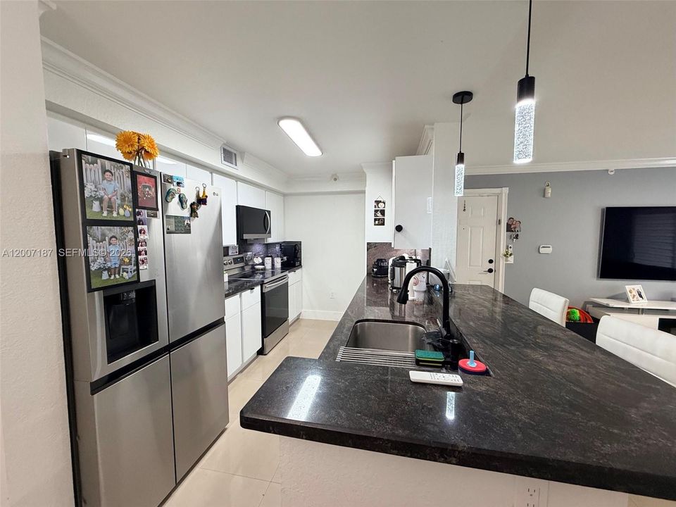 For Sale: $235,000 (3 beds, 2 baths, 1126 Square Feet)