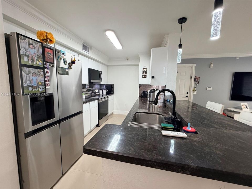 For Sale: $235,000 (3 beds, 2 baths, 1126 Square Feet)