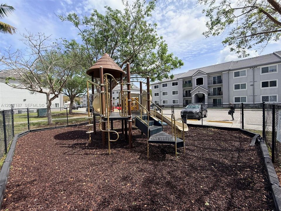 For Sale: $235,000 (3 beds, 2 baths, 1126 Square Feet)