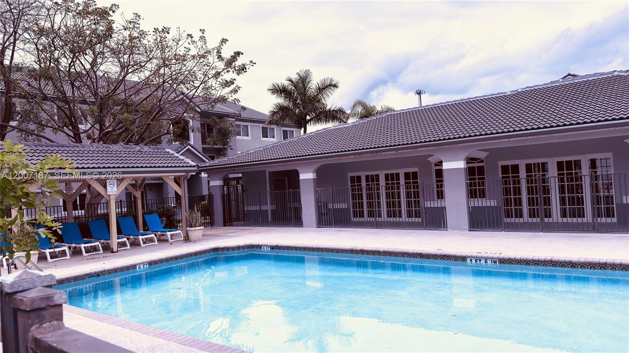 For Sale: $235,000 (3 beds, 2 baths, 1126 Square Feet)