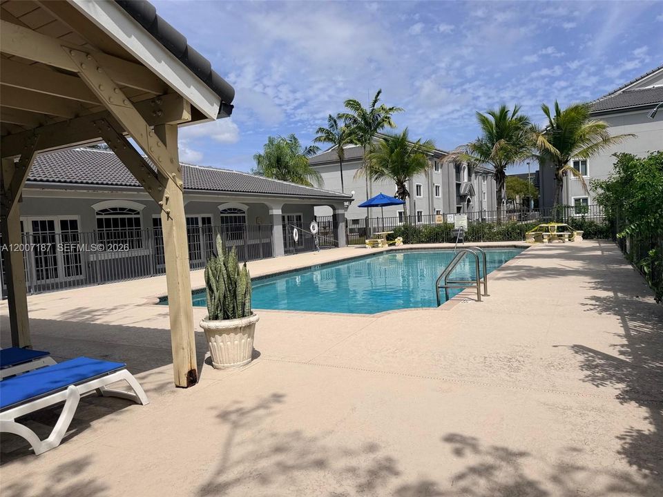 For Sale: $235,000 (3 beds, 2 baths, 1126 Square Feet)