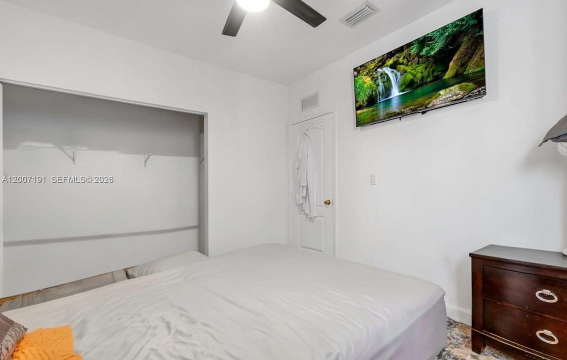 Под контрактом: $389,900 (3 спален, 2 ванн, 1295 Квадратных фут)