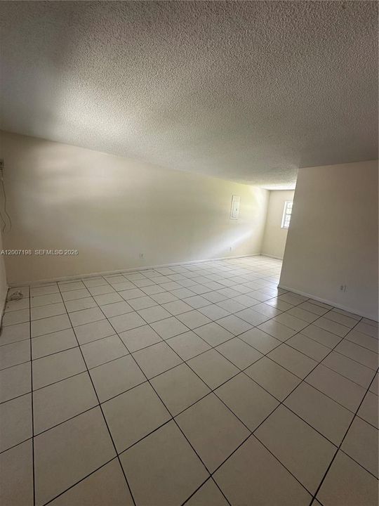 Recientemente alquilado: $1,850 (2 camas, 1 baños, 1801 Pies cuadrados)