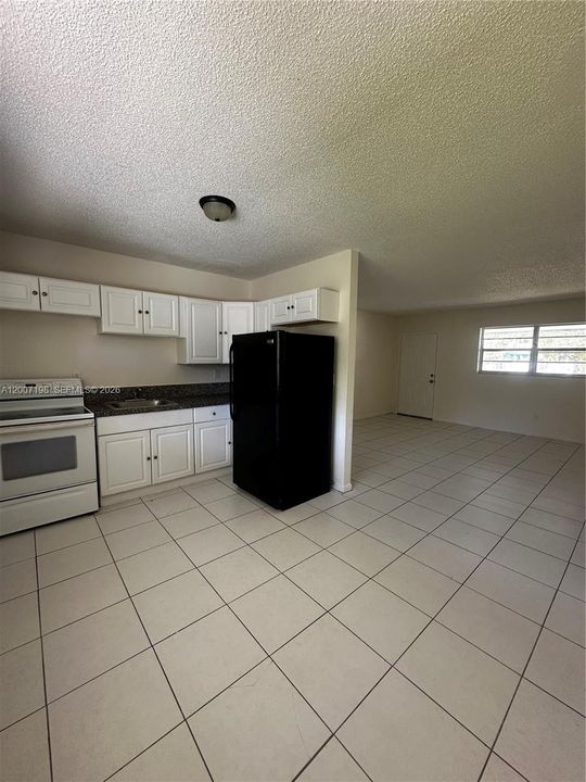 Recientemente alquilado: $1,850 (2 camas, 1 baños, 1801 Pies cuadrados)