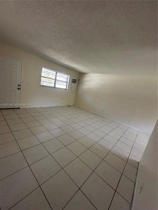 Recientemente alquilado: $1,850 (2 camas, 1 baños, 1801 Pies cuadrados)