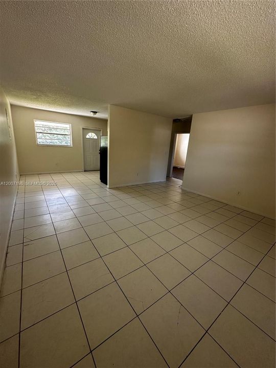 Recientemente alquilado: $1,850 (2 camas, 1 baños, 1801 Pies cuadrados)