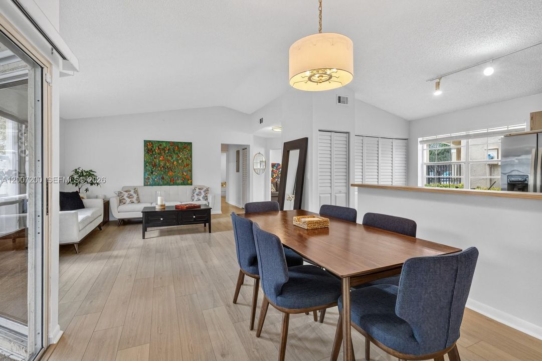 Active With Contract: $3,500 (3 beds, 2 baths, 1304 Square Feet)