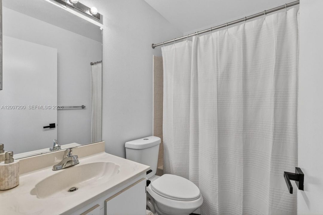 Active With Contract: $3,500 (3 beds, 2 baths, 1304 Square Feet)
