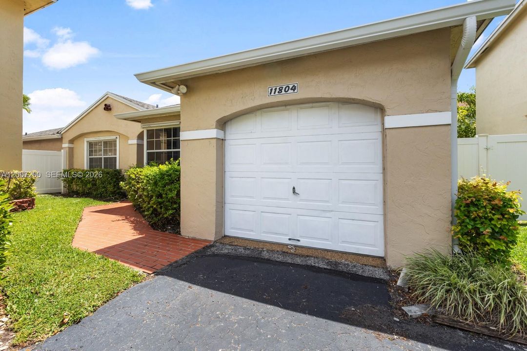 Active With Contract: $3,500 (3 beds, 2 baths, 1304 Square Feet)
