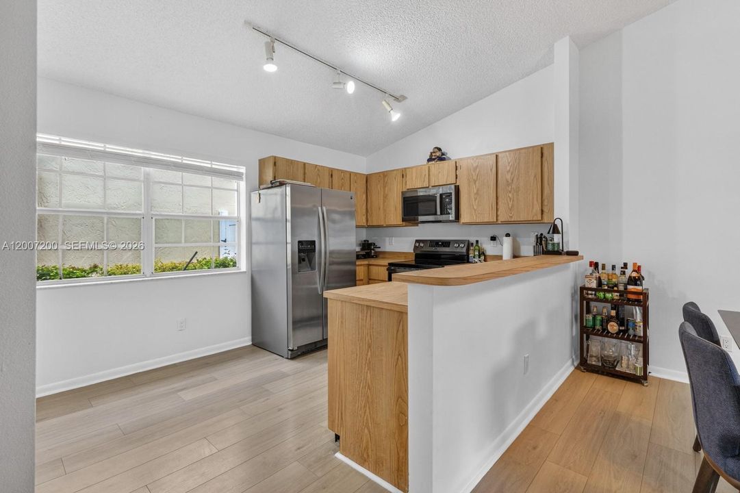 Active With Contract: $3,500 (3 beds, 2 baths, 1304 Square Feet)