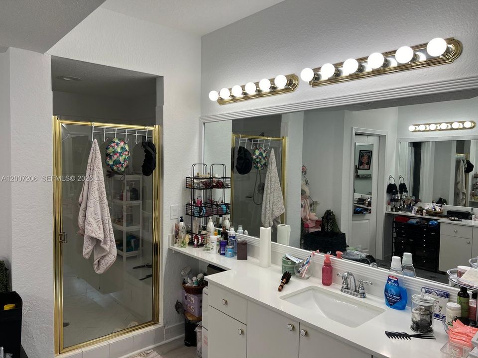 En Venta: $475,000 (3 camas, 2 baños, 1710 Pies cuadrados)