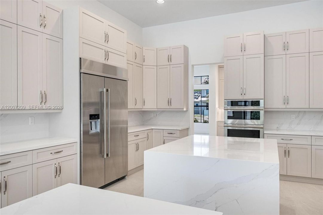 For Sale: $3,450,000 (5 beds, 6 baths, 5301 Square Feet)