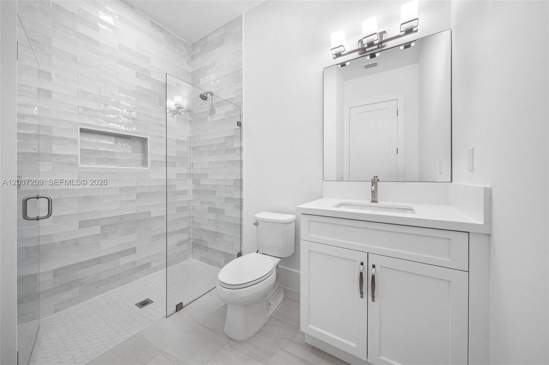 For Sale: $3,450,000 (5 beds, 6 baths, 5301 Square Feet)