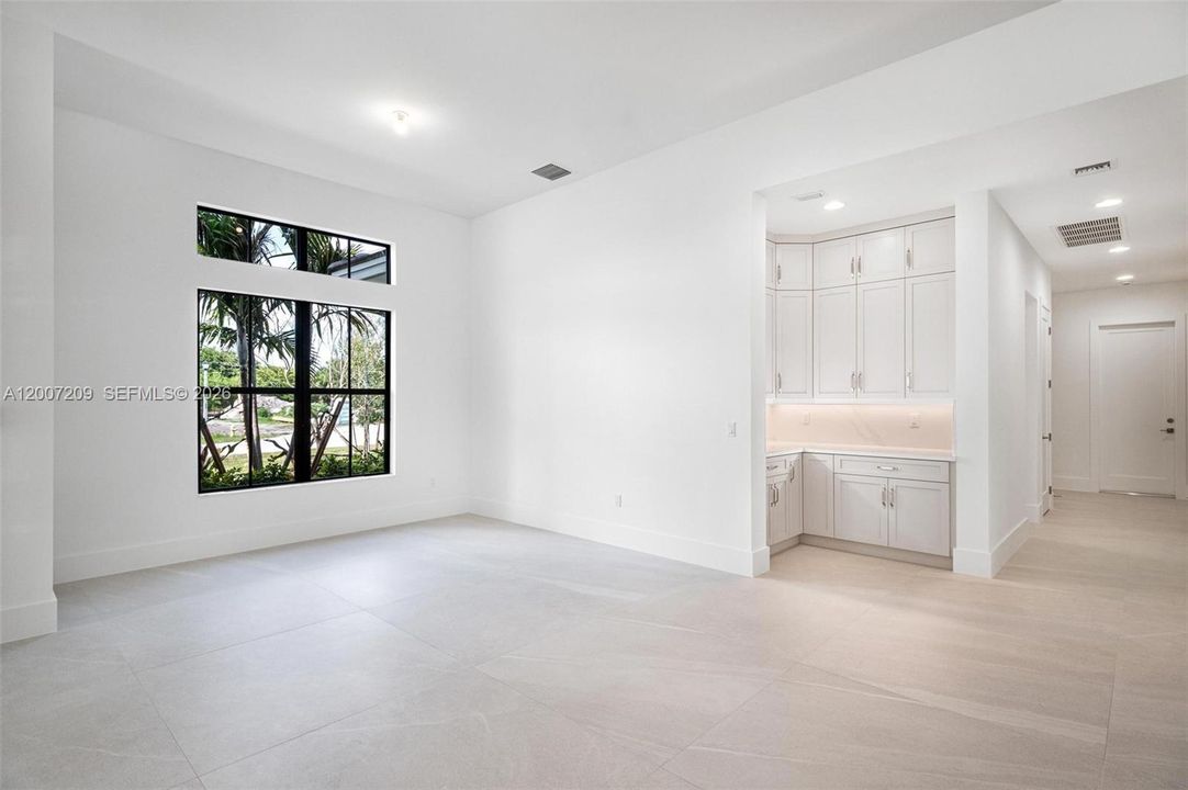 For Sale: $3,450,000 (5 beds, 6 baths, 5301 Square Feet)